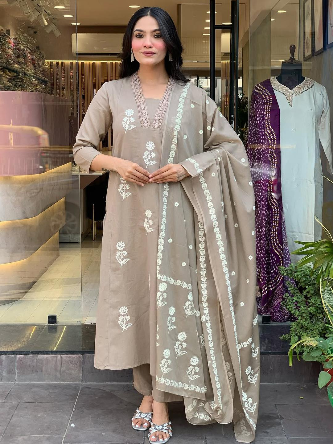 KC Fashion Women Cream Kurta Sets