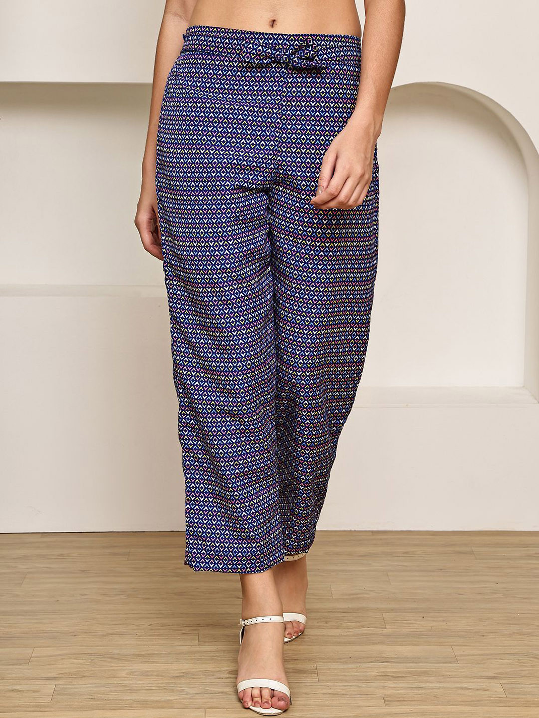 CORSICA Women Triangle Printed Regular Fit Mid-Rise Trousers