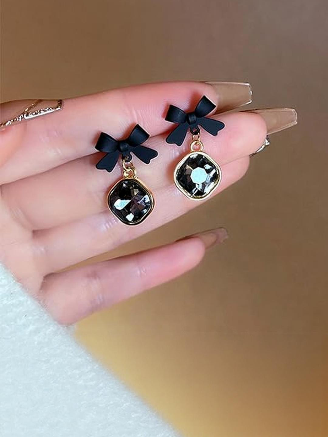 Eyes Blings  Black Earrings