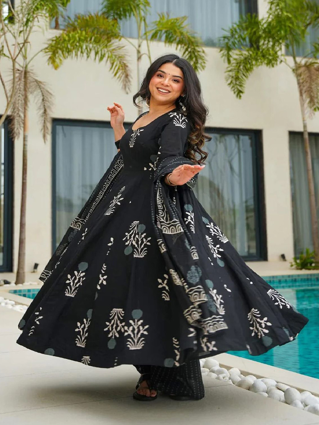 Light Daisy Floral Printed Square Neck Anarkali Kurta With Trousers & Dupatta