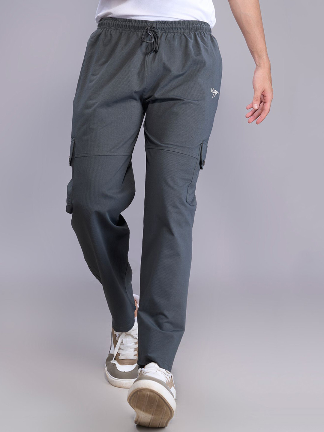 JINXER Men Solid Straight Fit Mid-Rise Cargos