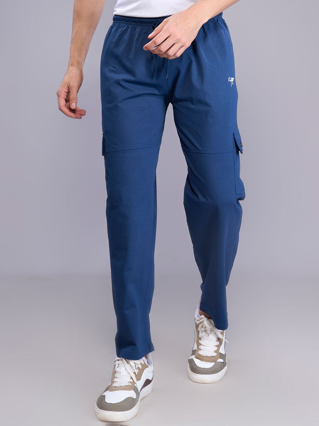 JINXER Men Solid Straight Fit Mid-Rise Cargos