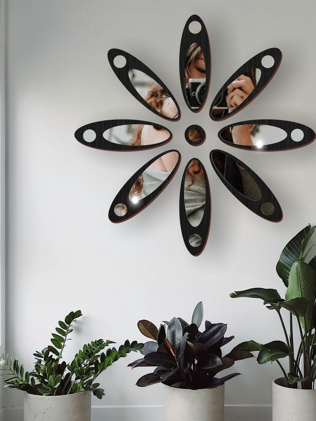 GloShvi Unisex Silver Wall Decor
