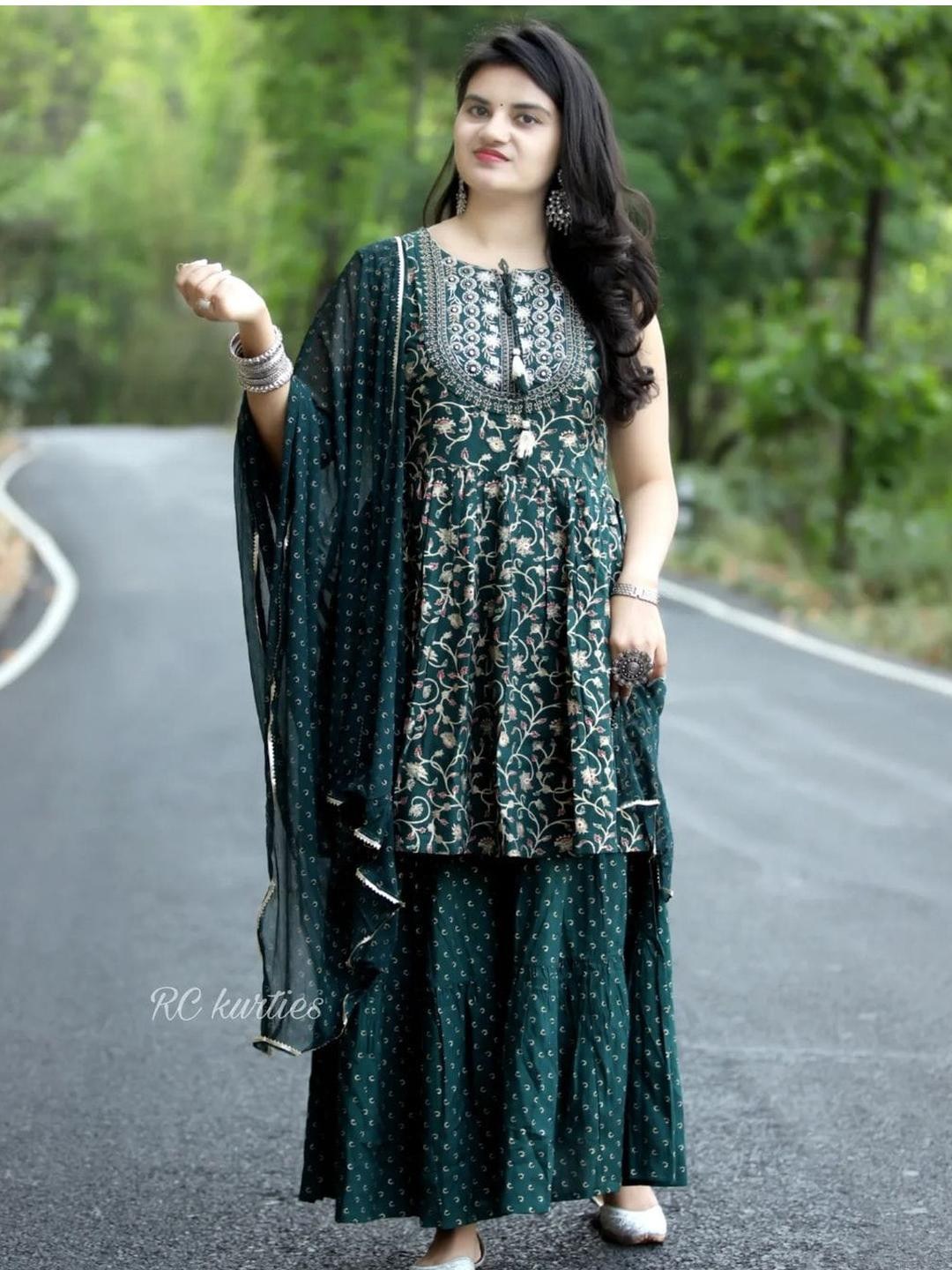 She Enterprises Women Green Kurta Sets