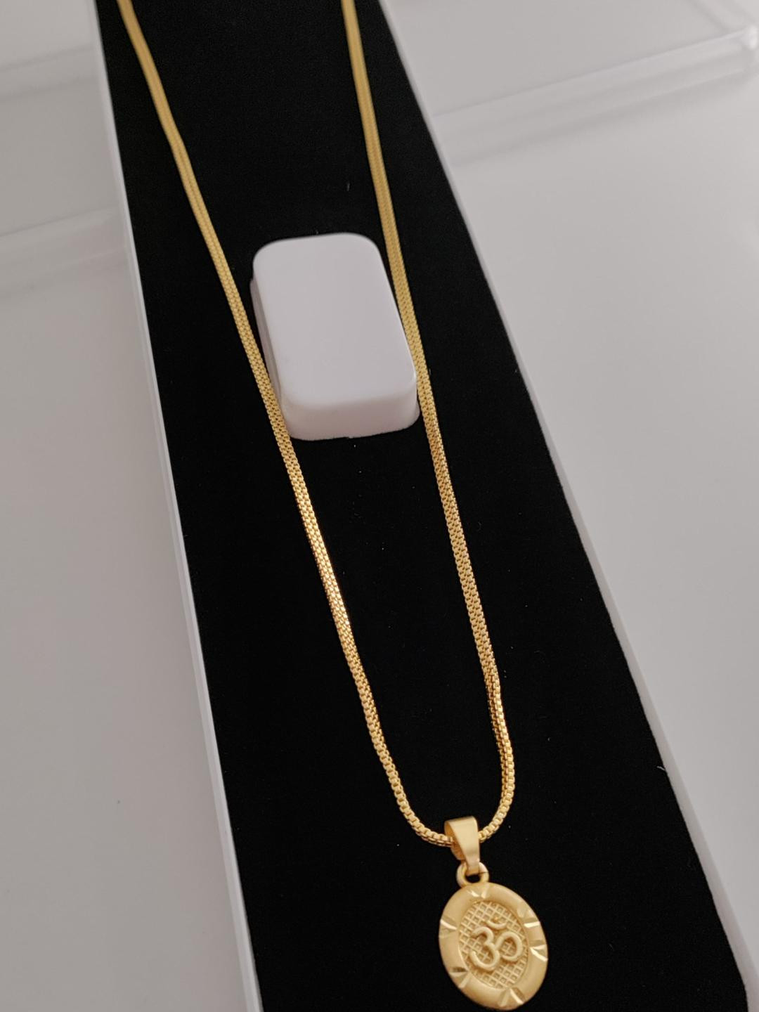 niva fashion Gold-Plated Oval Pendant with Chain