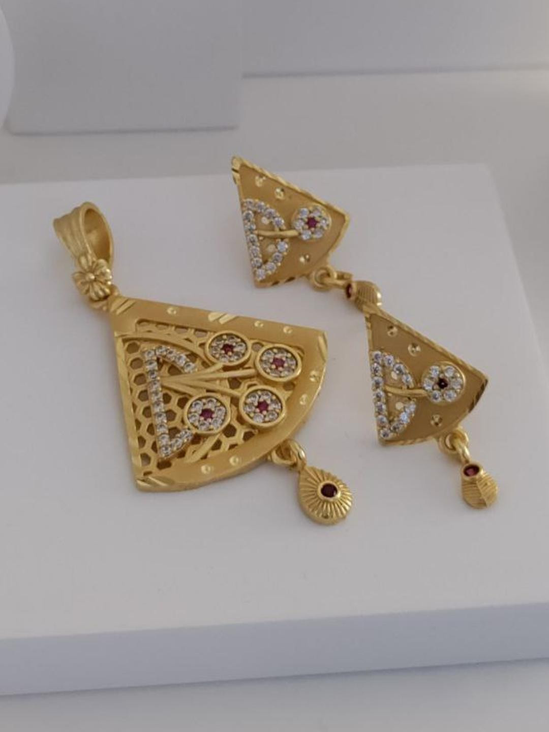 Gold Pendant for Women