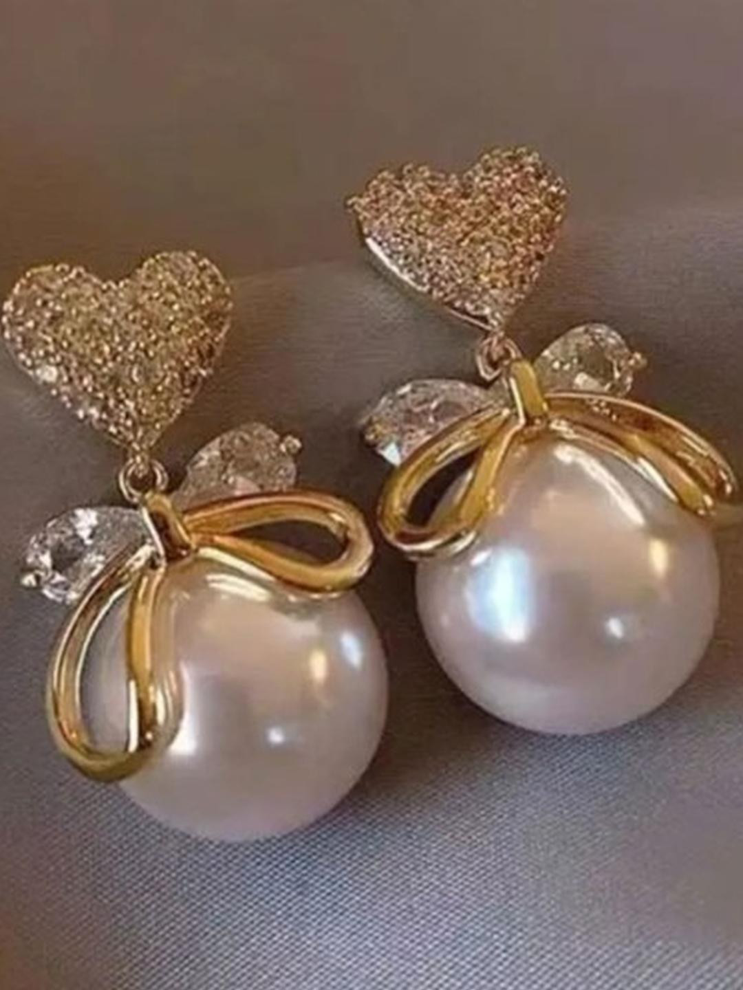 Eyes Blings Heart And Bow Design Pearls Stud Earrings