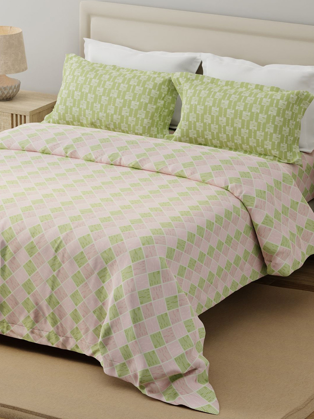 Layers Pink Geometric 120 TC Queen Pure Cotton Bedsheet with 2 Pillow Covers
