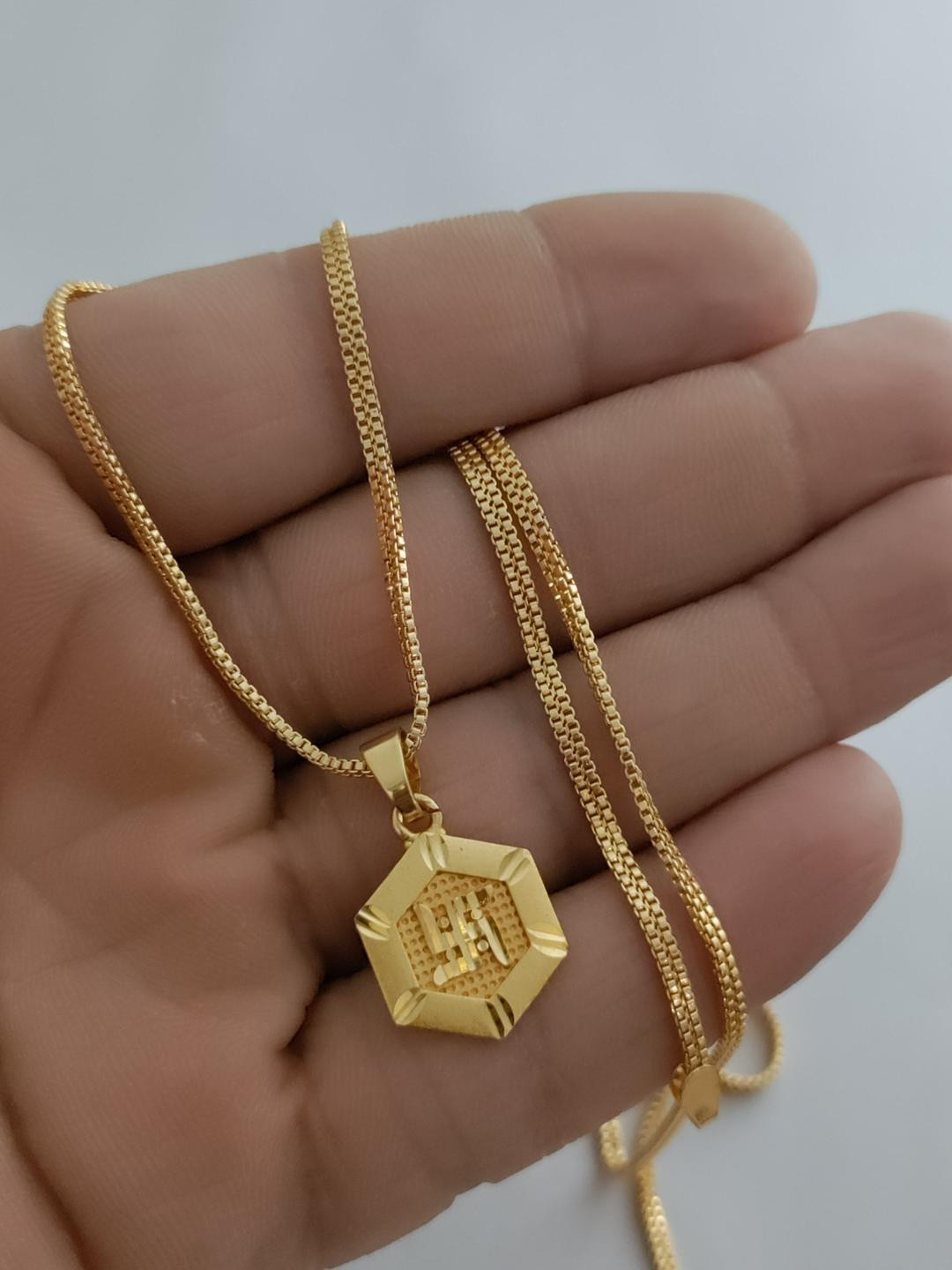 Women Gold Pendant chain
