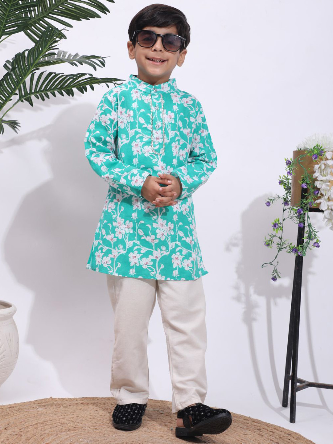 Cutiekins Boys Floral Printed Gotta Patti Band Collar Straight Kurta With Pyjama