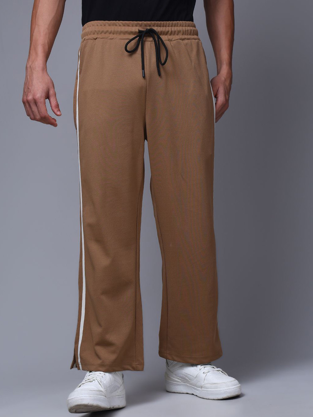 MADSTO Striped Men Baggy-Fit Mid-Rise Track Pants