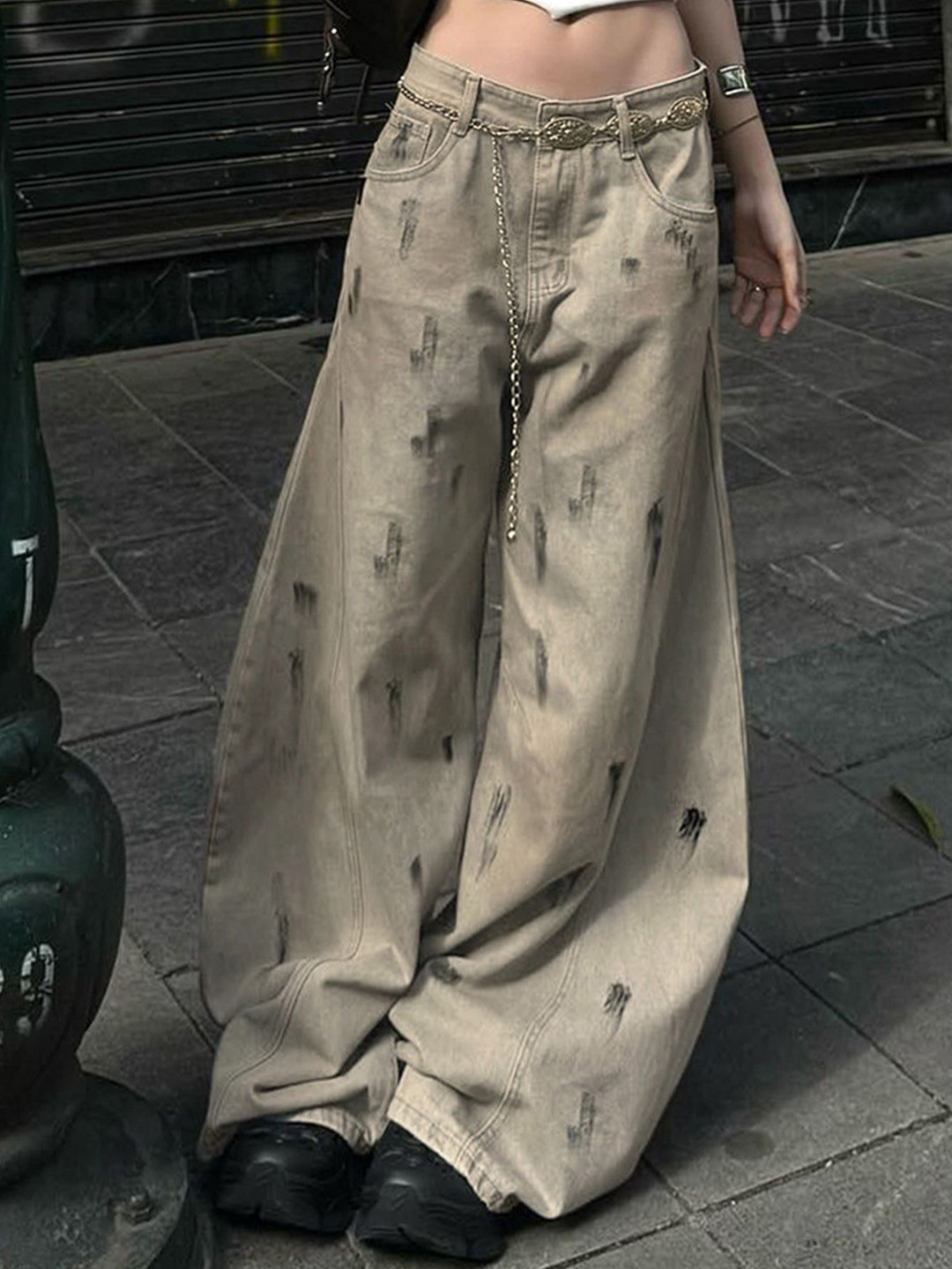 LULU & SKY Women Baggy Fit Low-Rise Light Fade Barrel Jeans