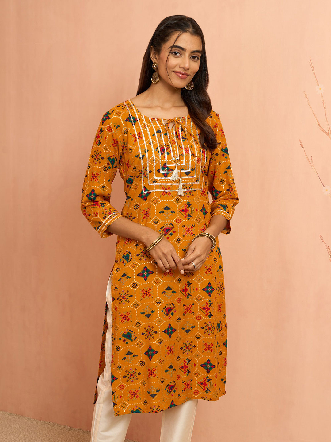 VASTRAMAY Women Patola Print Foil Kurta