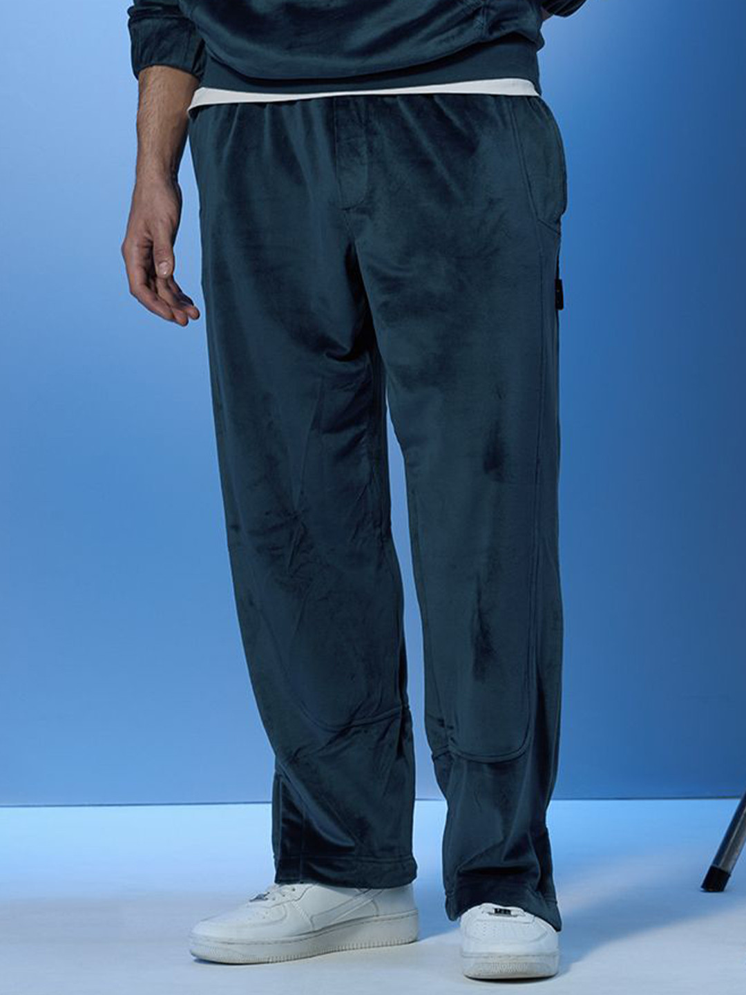 Snitch Stars Within Relaxed Fit Velour Joggers