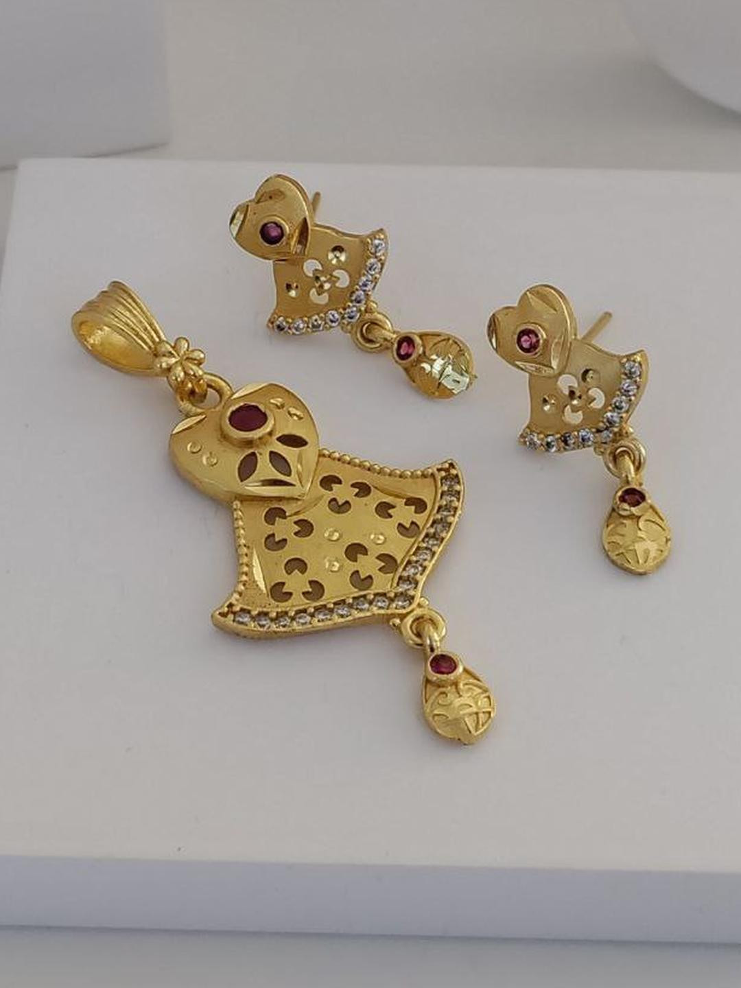 Gold Pendant for Women