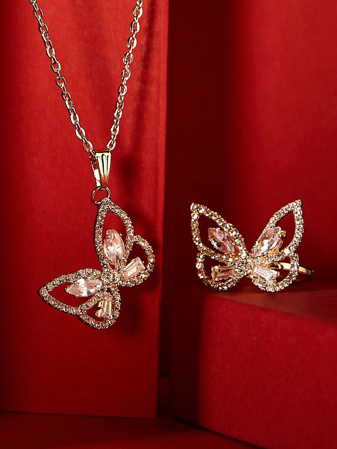 Sarisp Gold-Plated Stone-Studded Jewellery Set