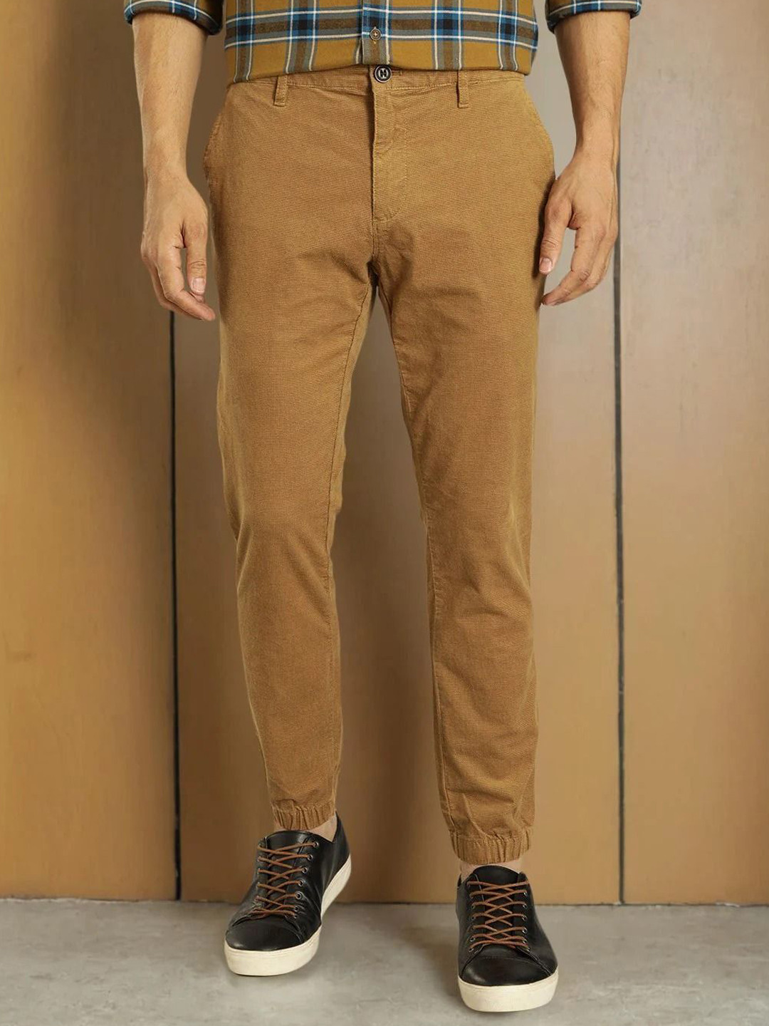 Indian Terrain Men Urban - C  Slim Fit Mid-Rise Trousers