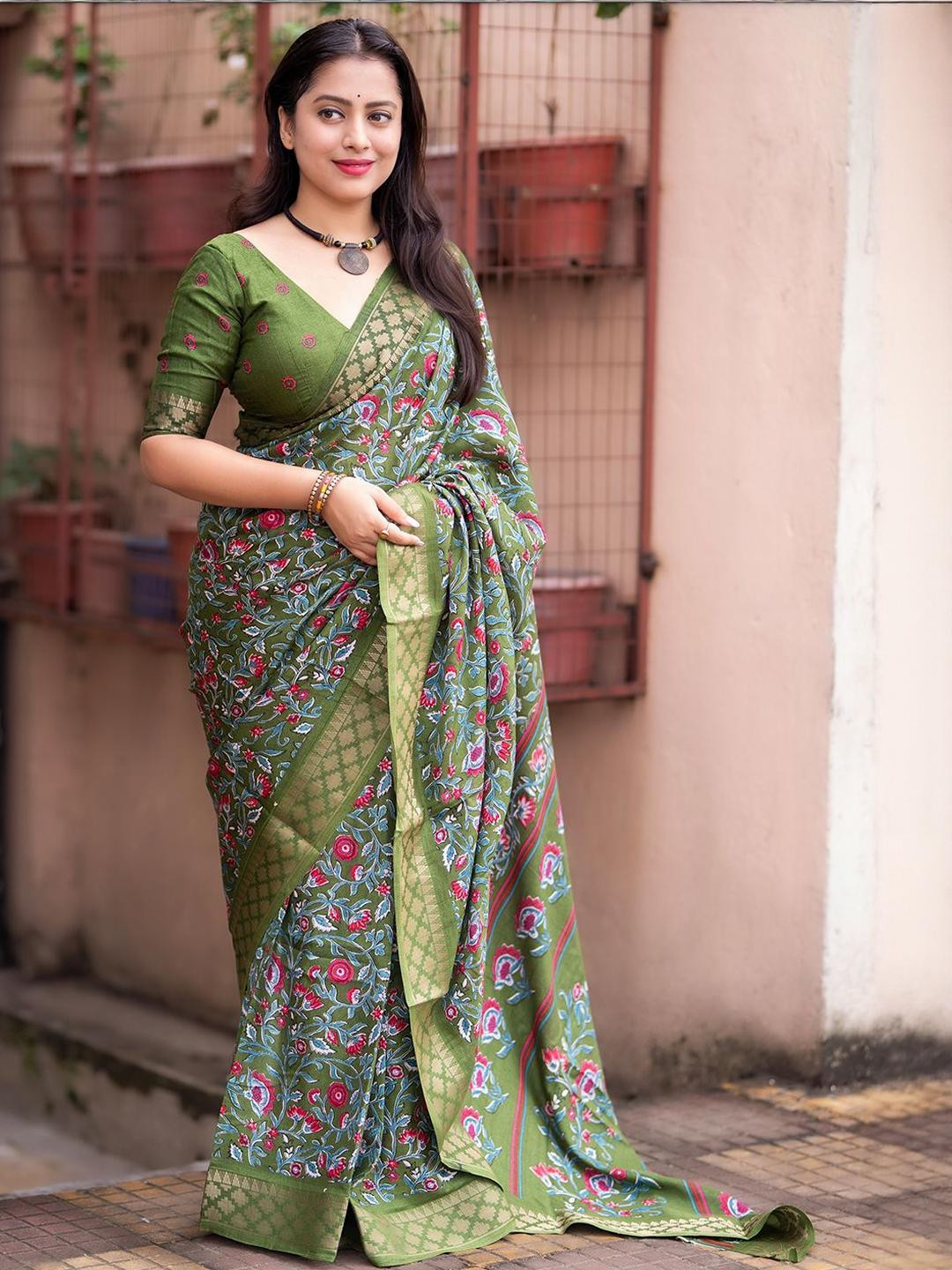 KALINI Green Soft Silk Kalamkari Printed Saree With Unstitched Blouse Piece