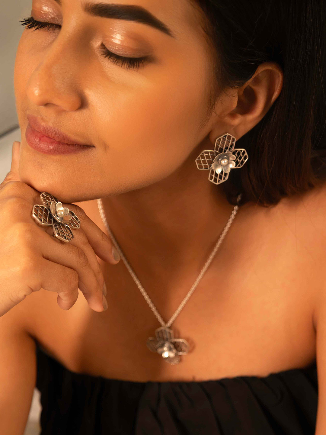 Shyle 925 Sterling Silver Mizoya Embossed Flower Jali Jewellery Set