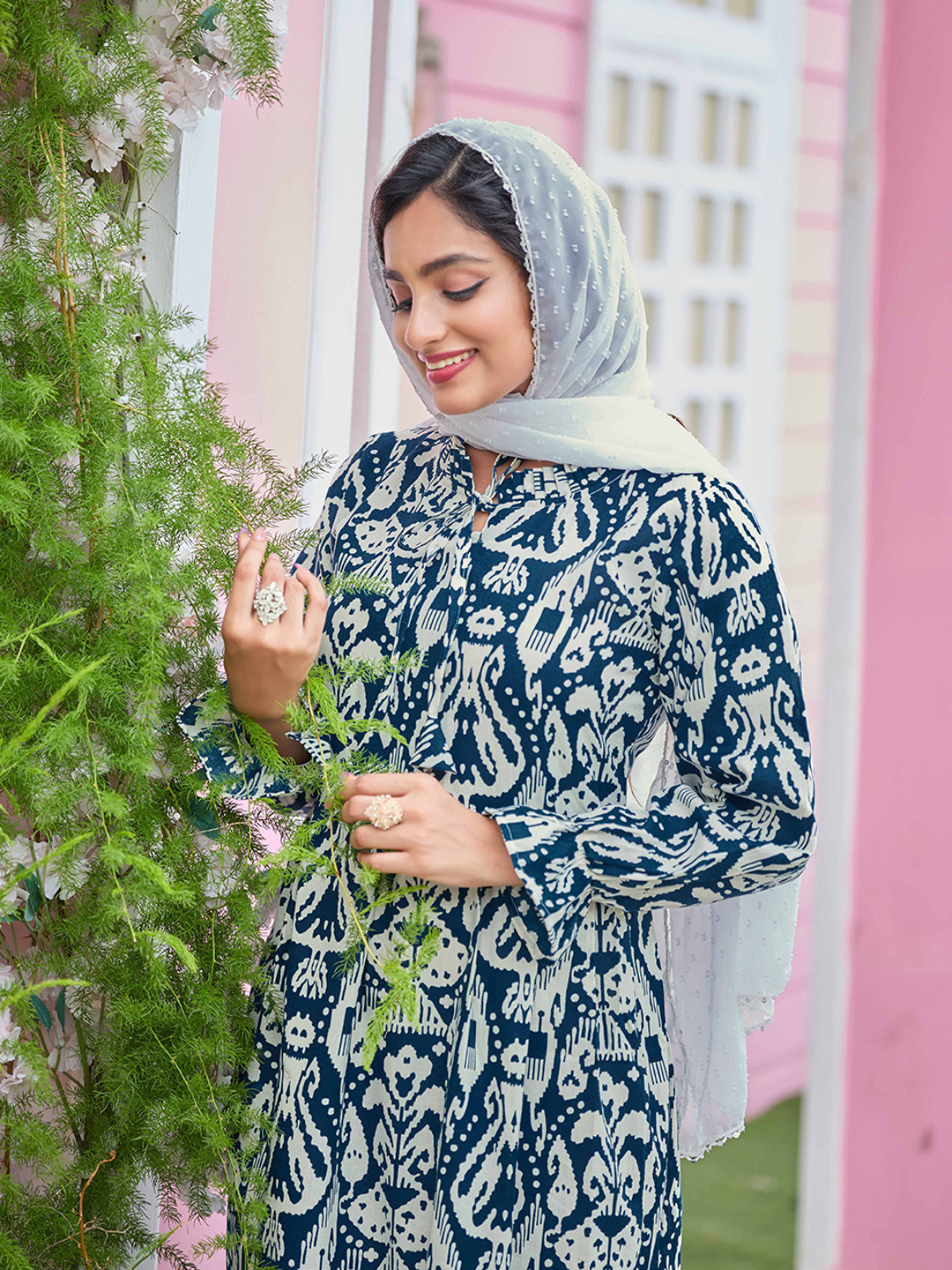SARINKU Women Abstract Printed Tie-Up Neck Puff Sleeve Cotton Maxi Dress