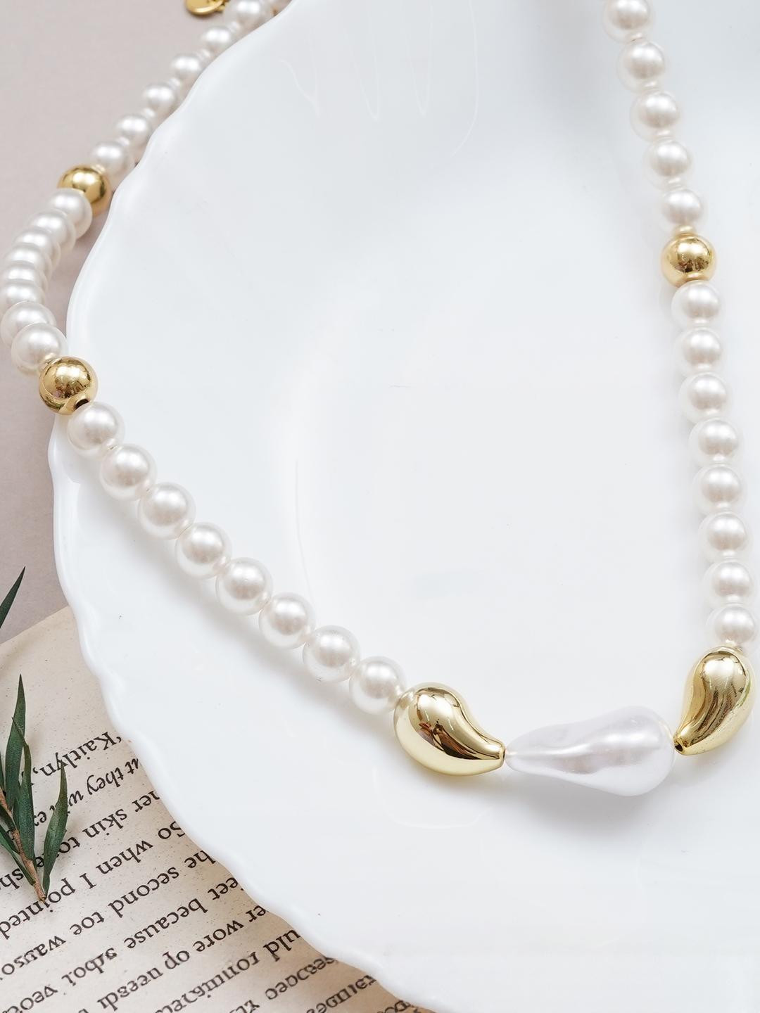 MILLER Women White Necklace and Chains