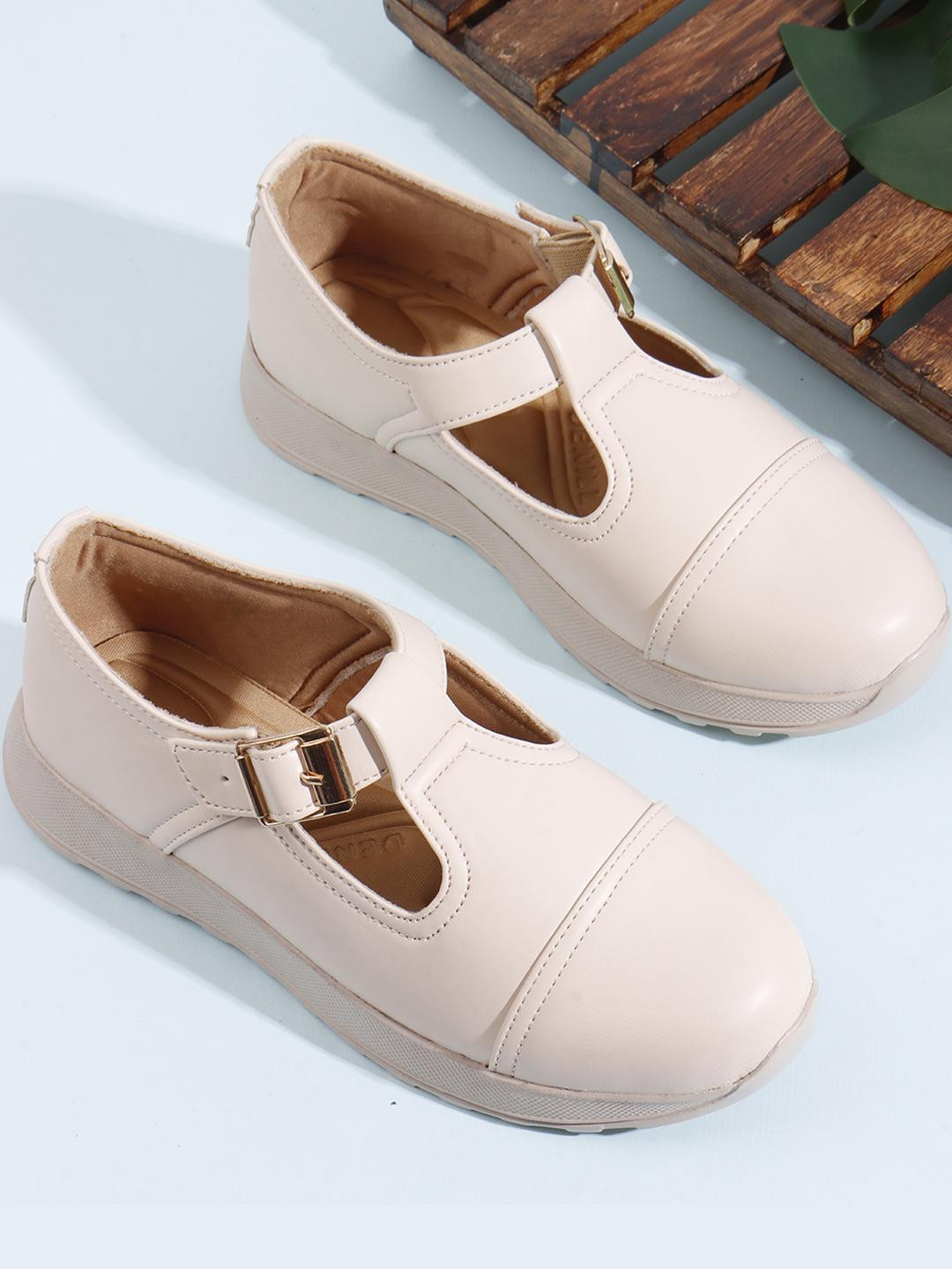 Denill Cream Women Slip-On Sneakers