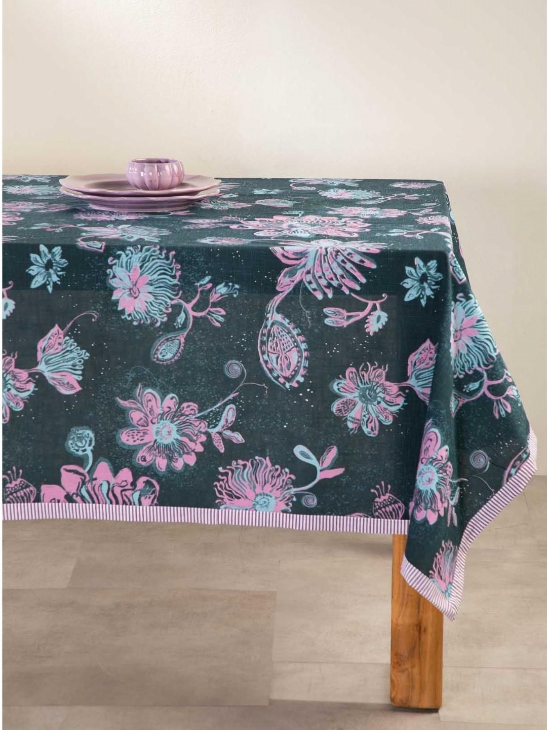 FREEDOM TREE Blue Floral Cotton 6-Seater Table Cover