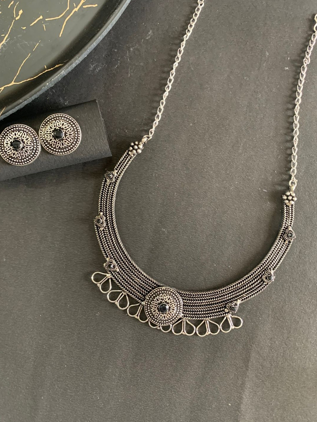 KALAVAATHI Silver-Plated Stones-Studded Traditional Jewellery Set