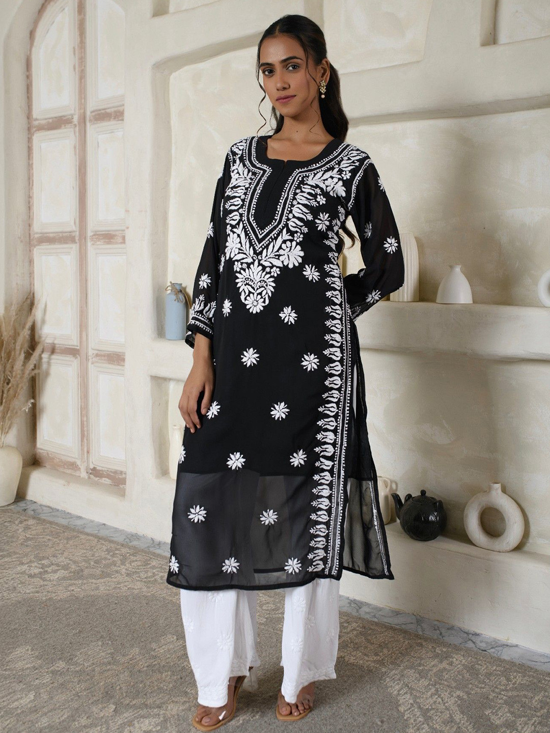 Fashionable Chikan Handikraft Hand Work Embroidered Chikankari Straight Kurta