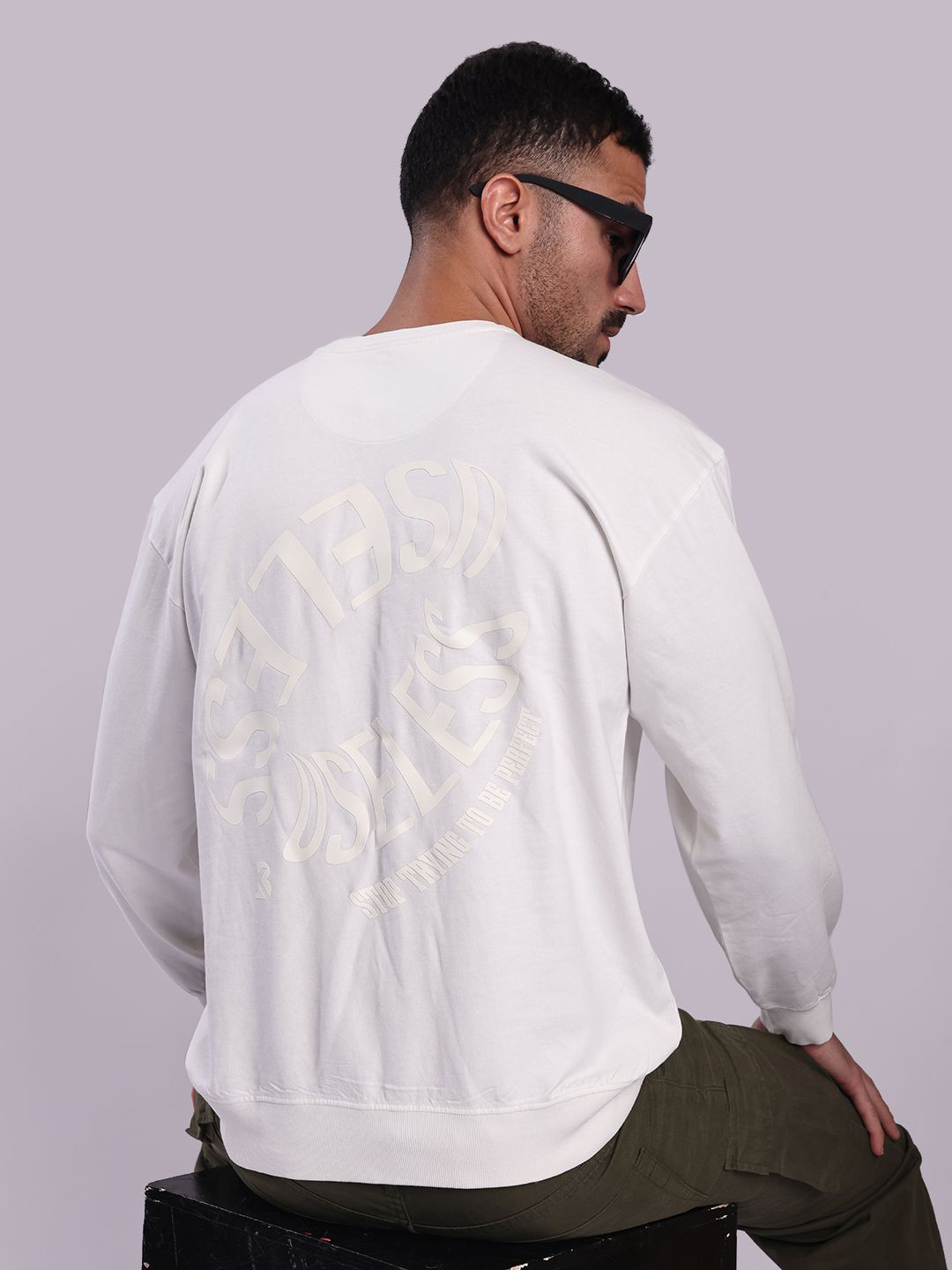 Bene Kleed Men Off White Relax Fit Printed Lightweight Sweatshirt