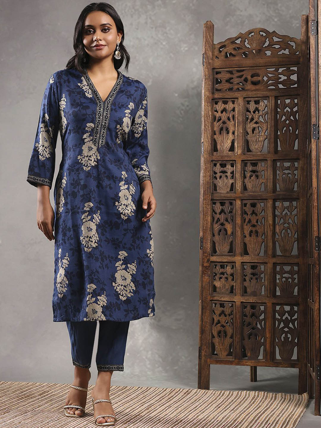Rangriti Women Floral Printed Kurta with Salwar