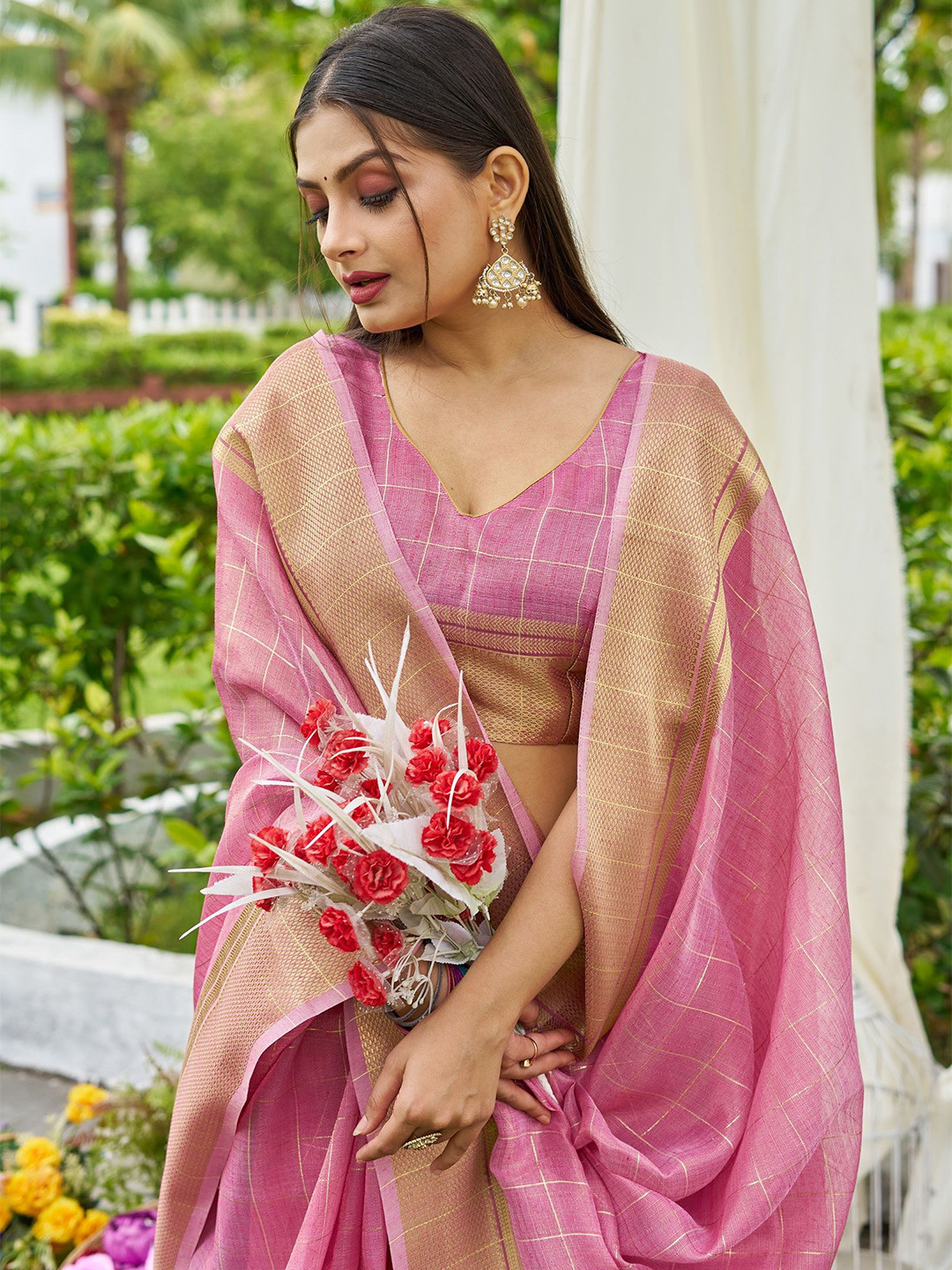 APARRA Checked Zari Tissue Saree