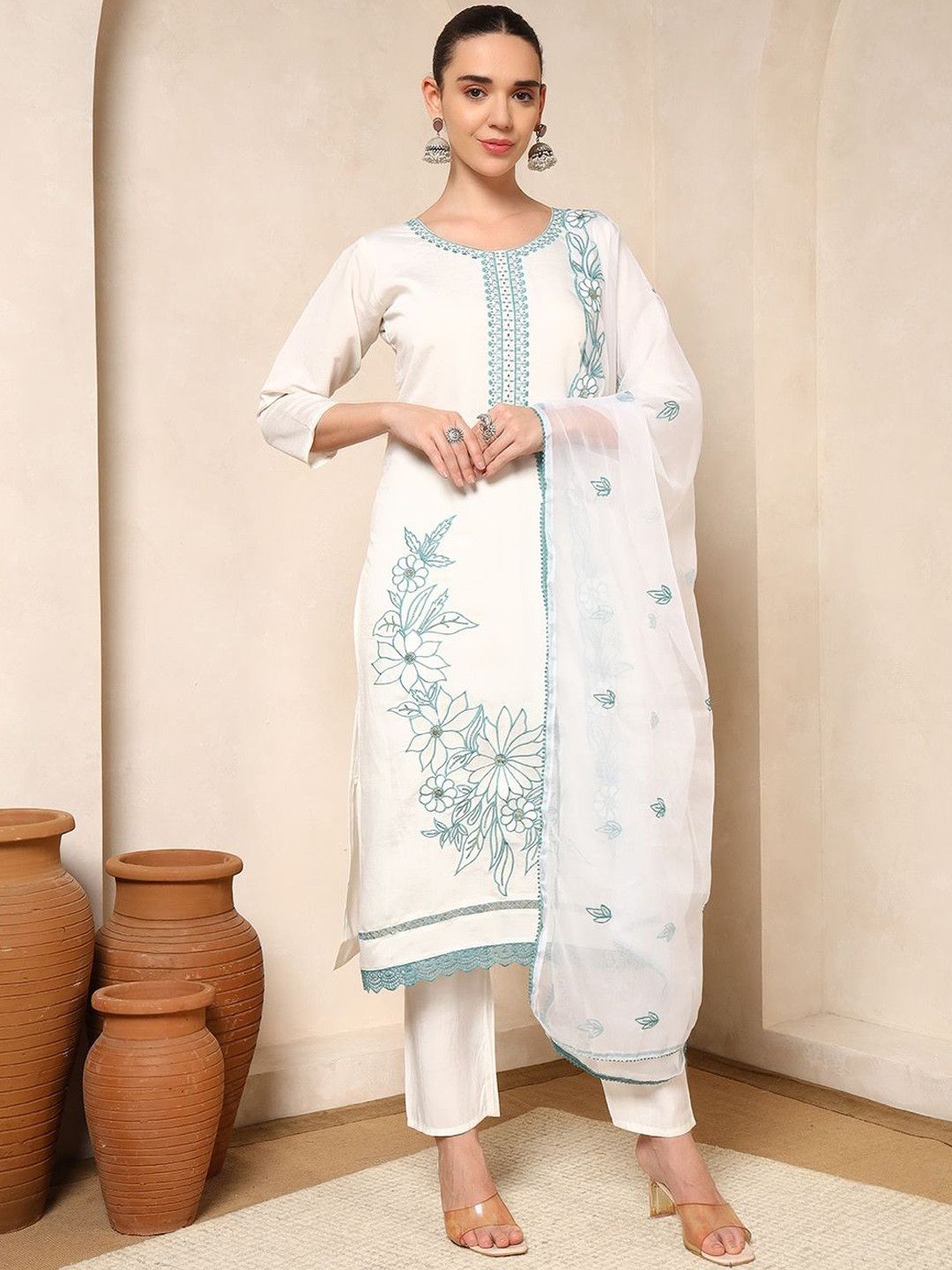 Spera Embroidered Thread Work Straight Kurta With Trousers And Dupatta