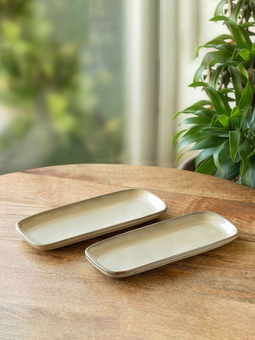ExclusiveLane 'Wheat Serenity' Set of 2 Hand Glazed Porcelain Serving Platters