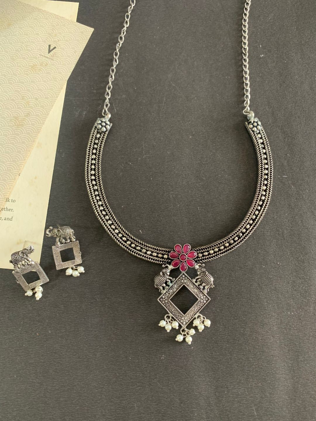 KALAVAATHI Silver-Plated Stones-Studded & Beaded Traditional Jewellery Set