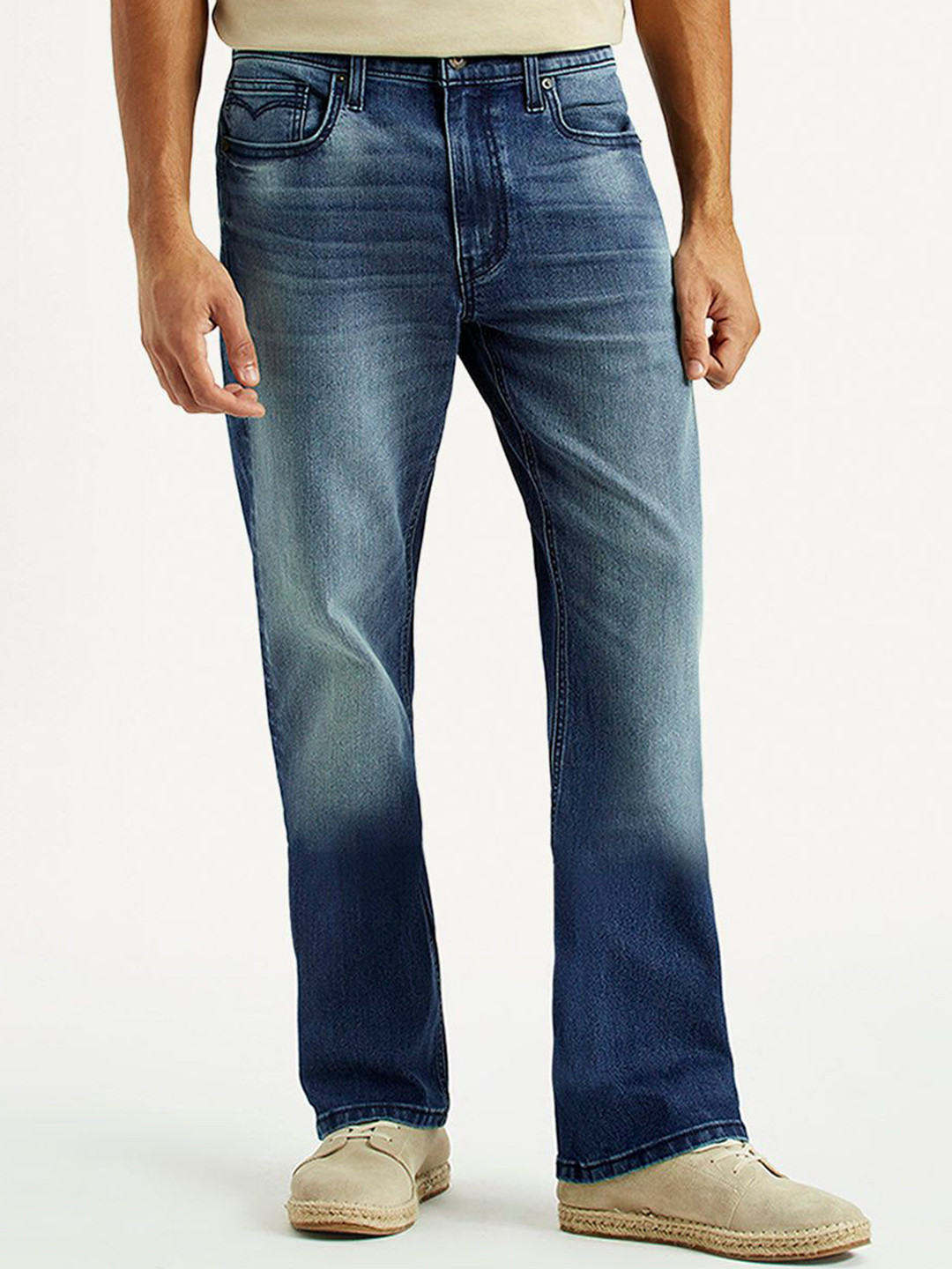 Levis Men Bootcut Mid-Rise Light Fade Stretchable Jeans