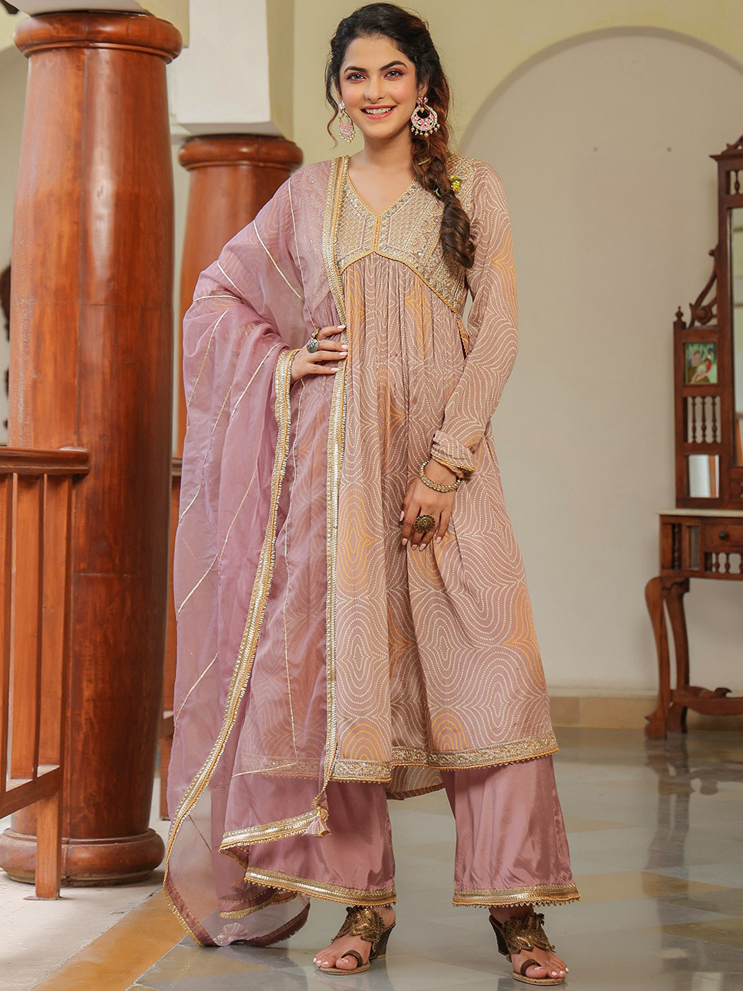 AARAAS Women Printed Regular Chikankari Kurta & Palazzos With Dupatta