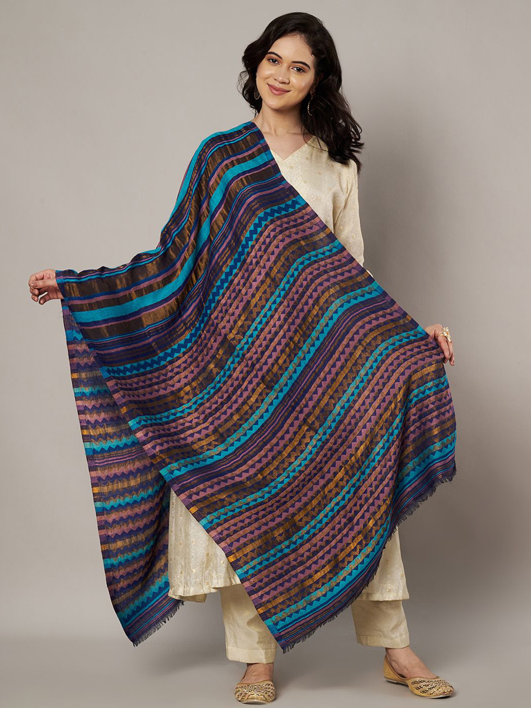 MUFFLY Women Zig-Zag Pattern Reversible Stole with Frayed Border