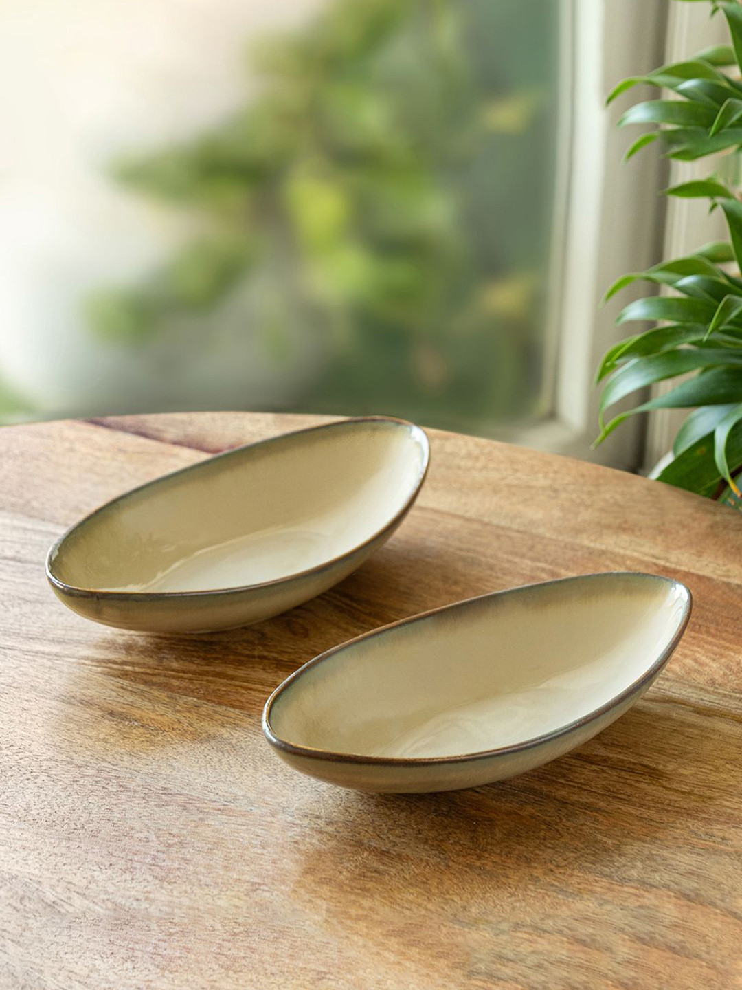 ExclusiveLane Wheat Serenity Set of 2 Porcelain Microwave Safe Serving Platters