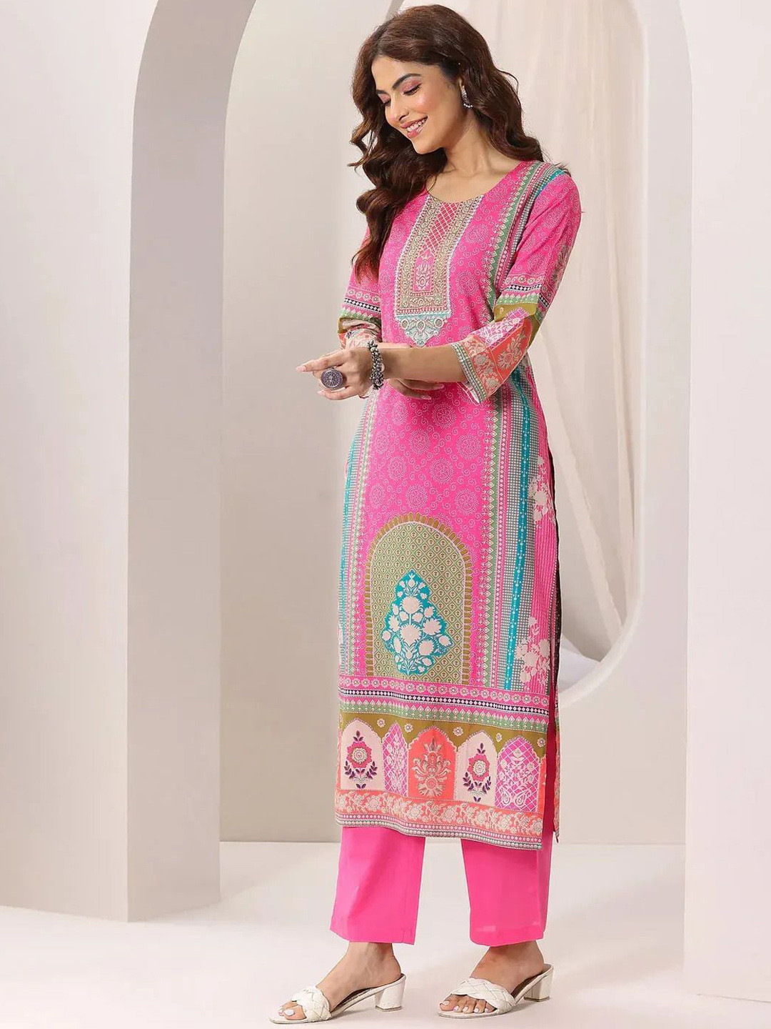 Norti fashion Floral Printed Round Neck Kurta With Trousers & Dupatta