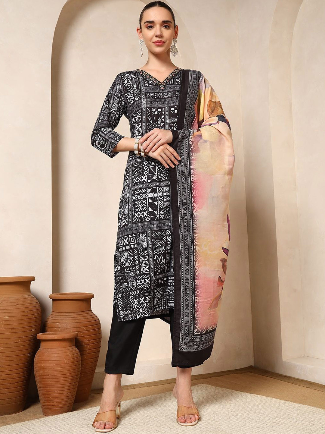 Spera Geometric Printed Straight Sequinned Kurta With Trousers & Dupatta