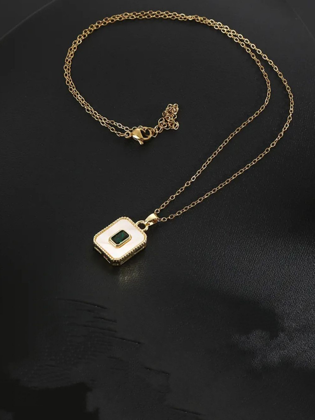 V FASHION JEWELLERY Stainless Steel Silver-Plated Stones Studded Rectangular Minimal Chain