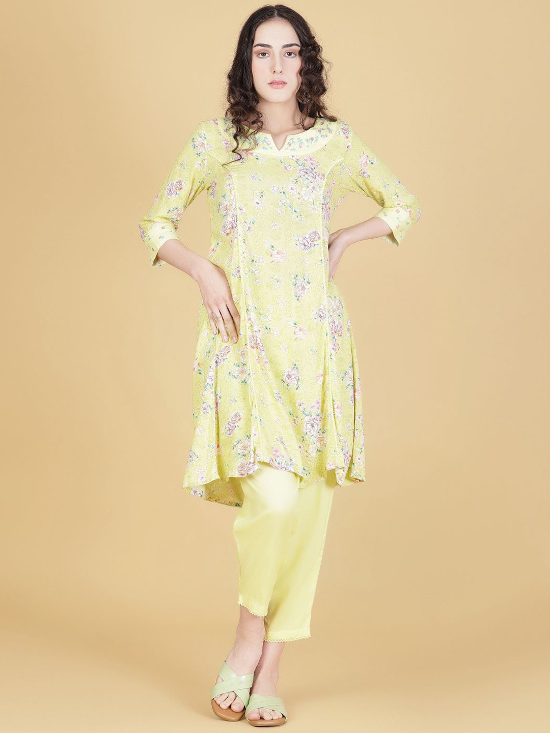 V-Mart Printed Round Neck Tunic With Trousers Co-Ords