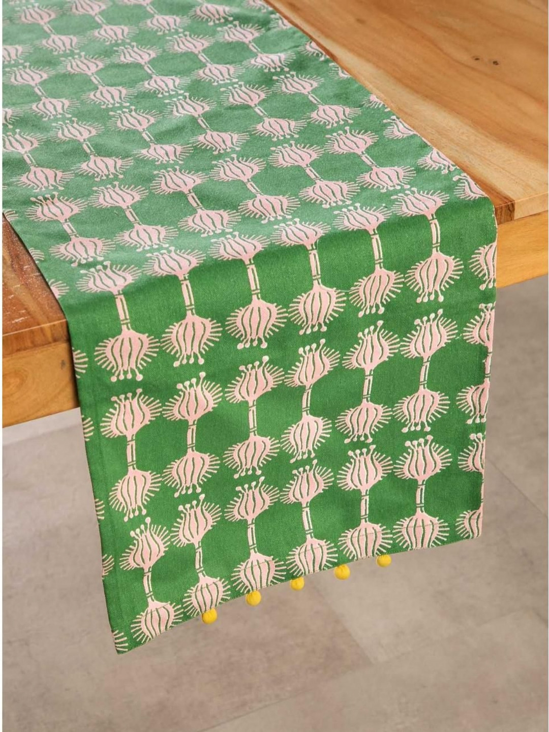 FREEDOM TREE Green Cotton Printed Anti Skid Table Runner