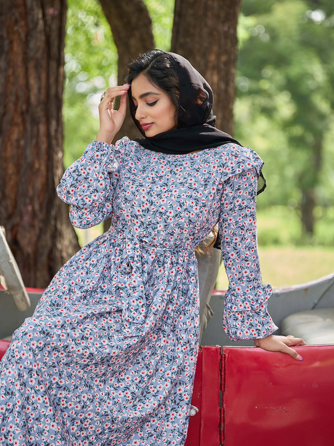 SARINKU Women Floral Printed Belted Fit & Flare Maxi Dress