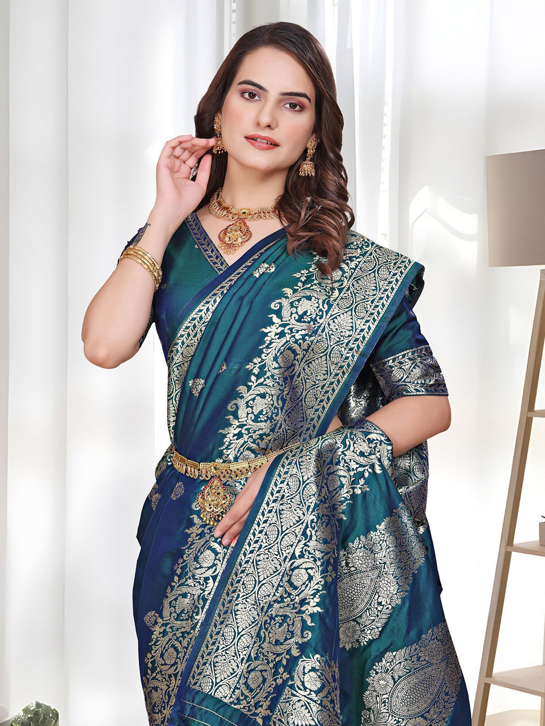 WLEMIRA Ethnic Motifs Woven Design Zari Art Silk Banarasi Saree with Blouse Piece