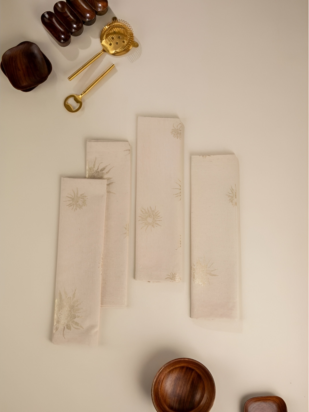 FREEDOM TREE 4-Pcs Off-White Printed Cotton Dinner Table Napkins