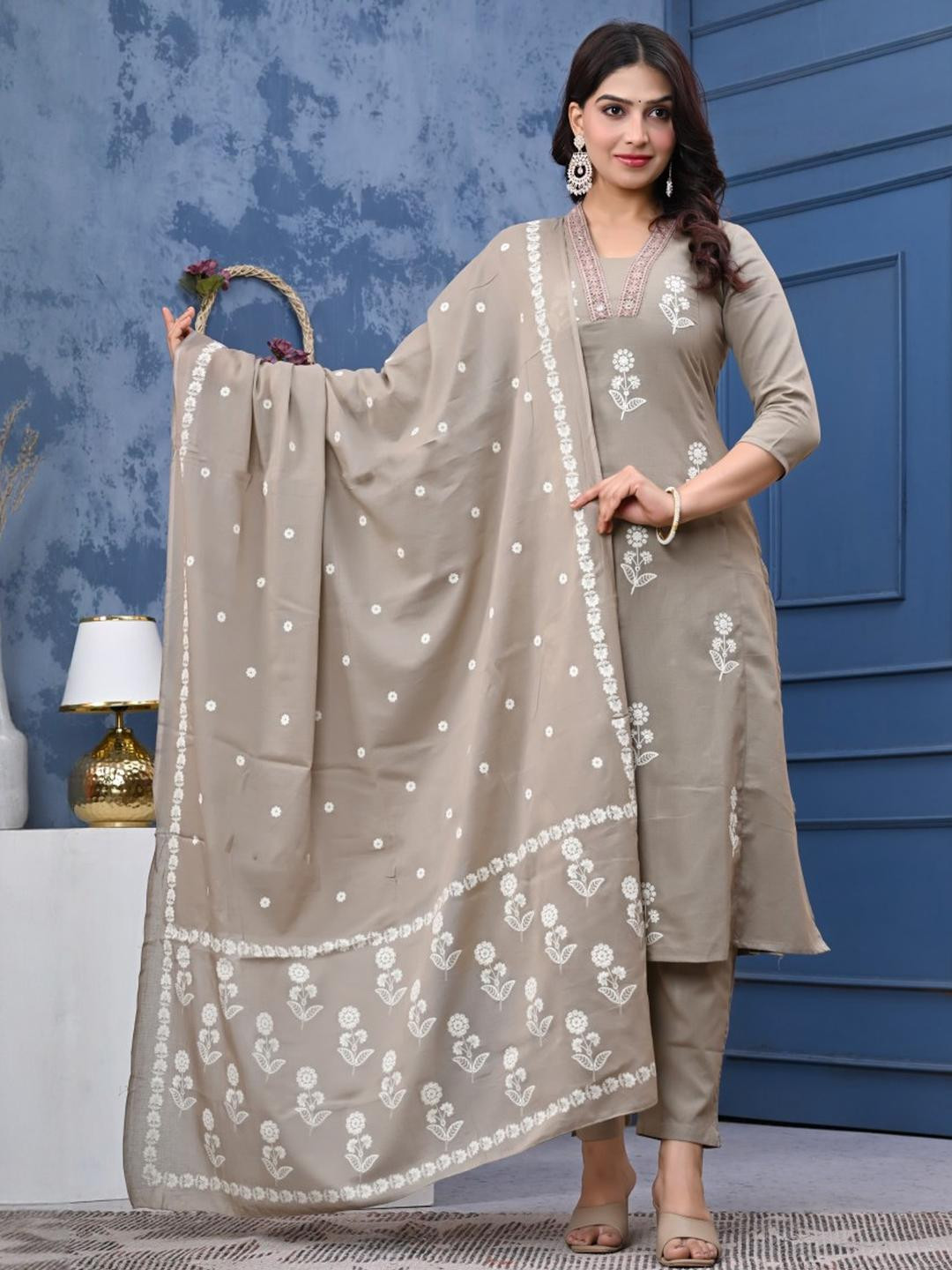 AREEH Women Grey Kurta Sets