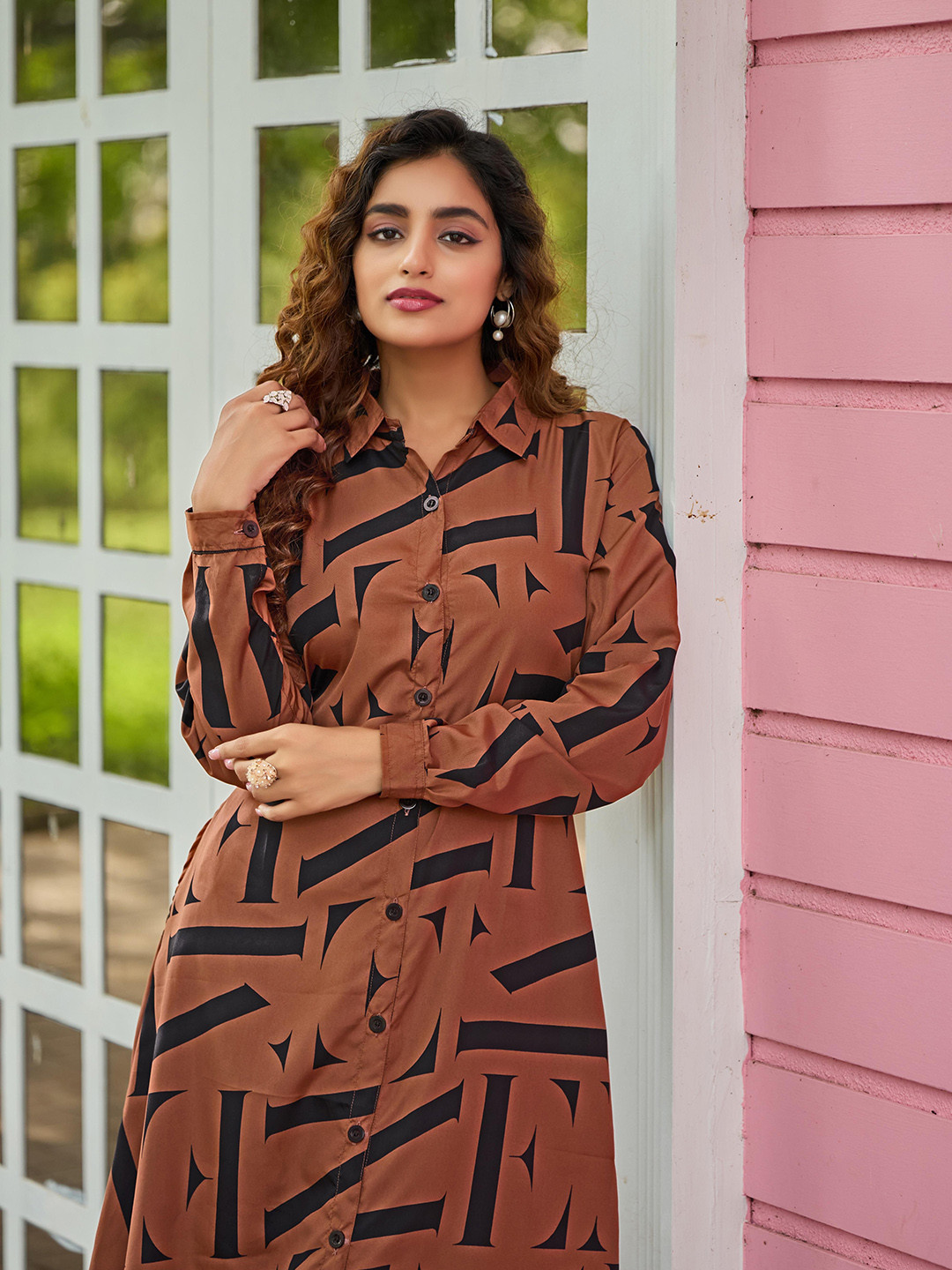 SARINKU Women Abstract Printed Slits A-Line Maxi Dress