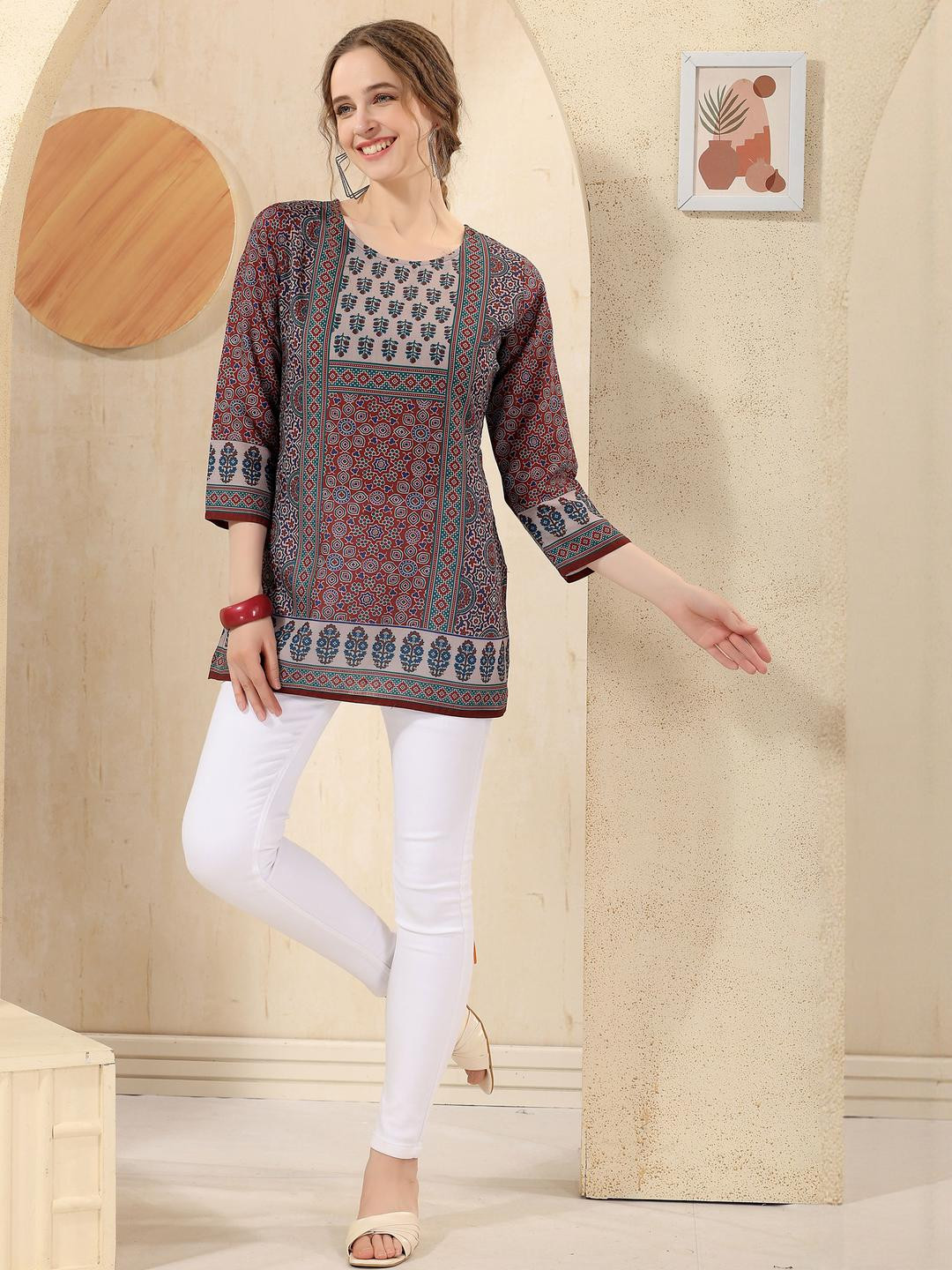 SC KURTIS Women Maroon Kurtas